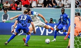 抖音猜足球比分文案搞笑,足球场上笑料连连，比分预测成搞笑秀场！”