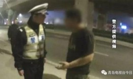 男孩看警察吃瓜,揭秘警察吃瓜背后的故事